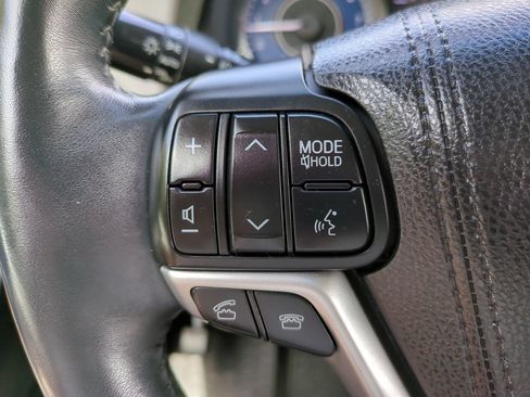 Used 2017 Toyota Sienna Limited Premium FWD image 25