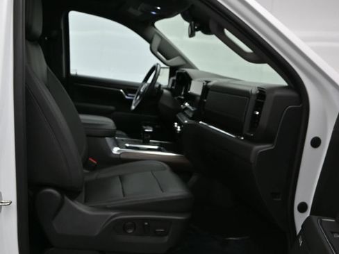 Used 2023 GMC Sierra 1500 SLT w/ SLT Premium Package AWD/4WD image 11