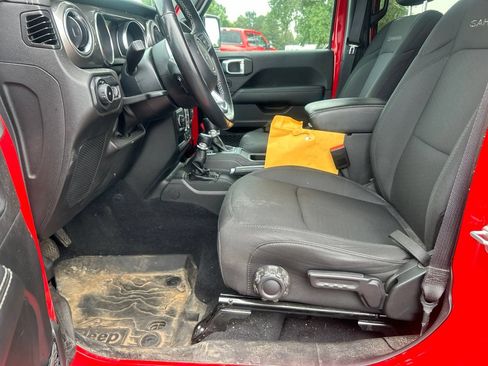 Used 2022 Jeep Wrangler Unlimited Sahara AWD/4WD image 11
