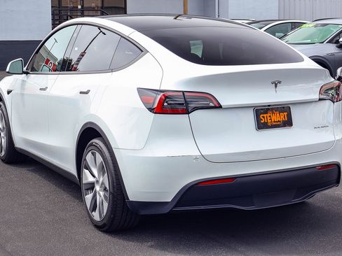 Used 2023 Tesla Model Y Long Range AWD/4WD image 20
