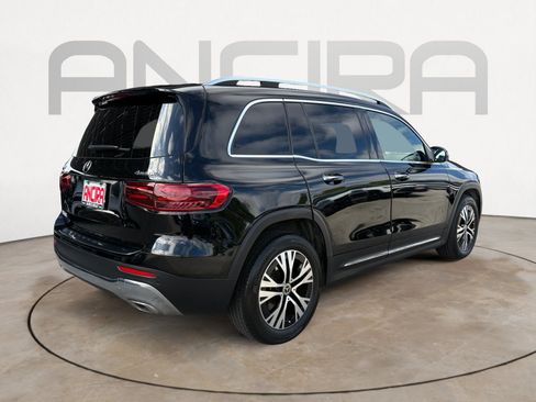 Used 2024 Mercedes-Benz GLB 250 4MATIC image 11