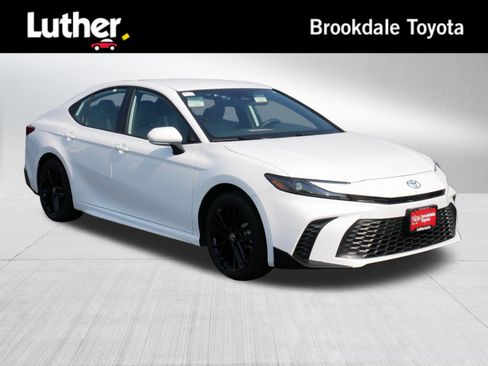 Certified 2025 Toyota Camry SE AWD/4WD image 1