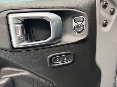 Used 2022 Jeep Wrangler Unlimited Sport image 17