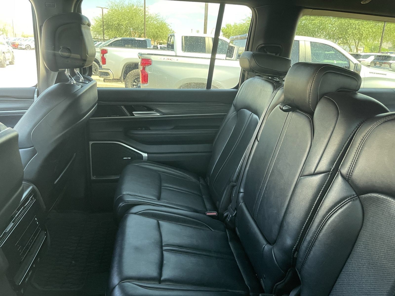 Used 2024 Jeep Wagoneer L Series II w/ Flexible Seating Group RWD image 9