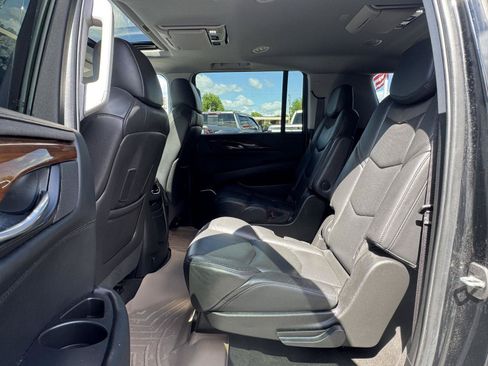 Used 2020 Cadillac Escalade ESV Luxury AWD/4WD image 35