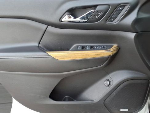 Used 2017 GMC Acadia Denali w/ Technology Package image 19