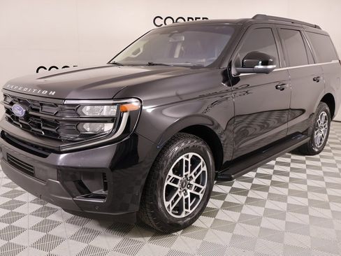 Used 2025 Ford Expedition Active image 12