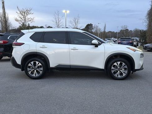 Used 2023 Nissan Rogue SV w/ SV Premium B Package image 2