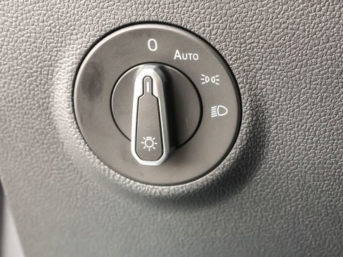 New 2025 Volkswagen Taos SE image 23