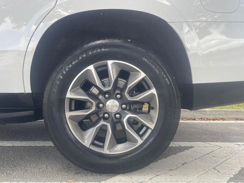 Used 2022 Chevrolet Tahoe LT w/ Luxury Package image 16