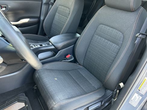 Used 2025 Honda HR-V Sport image 18