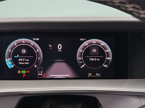 New 2026 Volkswagen Tiguan SE FWD image 32