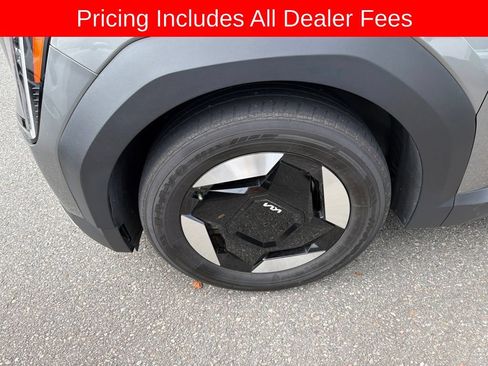 Used 2024 Kia EV9 Light Long Range RWD image 4