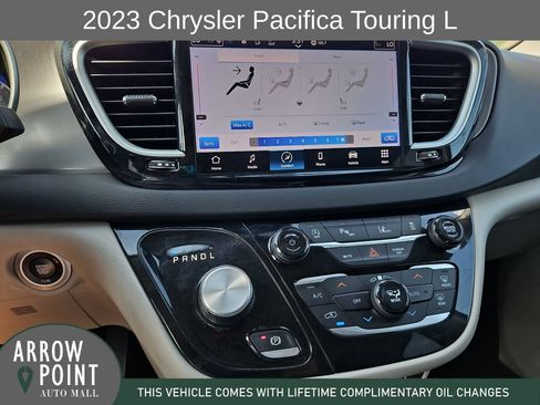 Used 2023 Chrysler Pacifica Touring-L FWD image 25