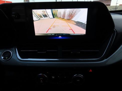 Used 2025 Chevrolet Trax LT w/ LT Convenience Package image 24