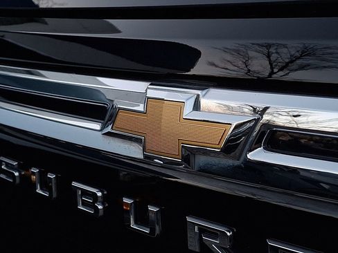 Used 2024 Chevrolet Suburban Premier w/ Premium Package image 30