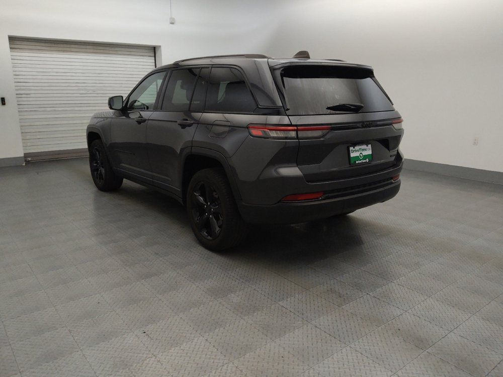 Used 2023 Jeep Grand Cherokee Limited w/ Black Appearance Package RWD image 5