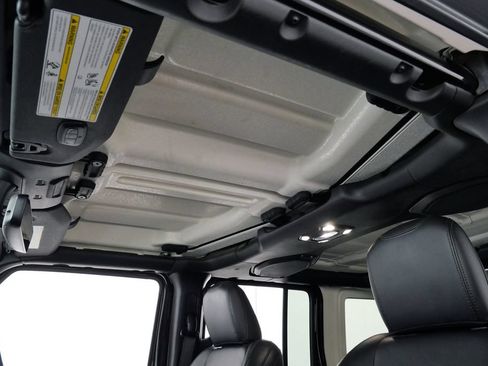 Used 2021 Jeep Wrangler Unlimited Rubicon AWD/4WD image 35