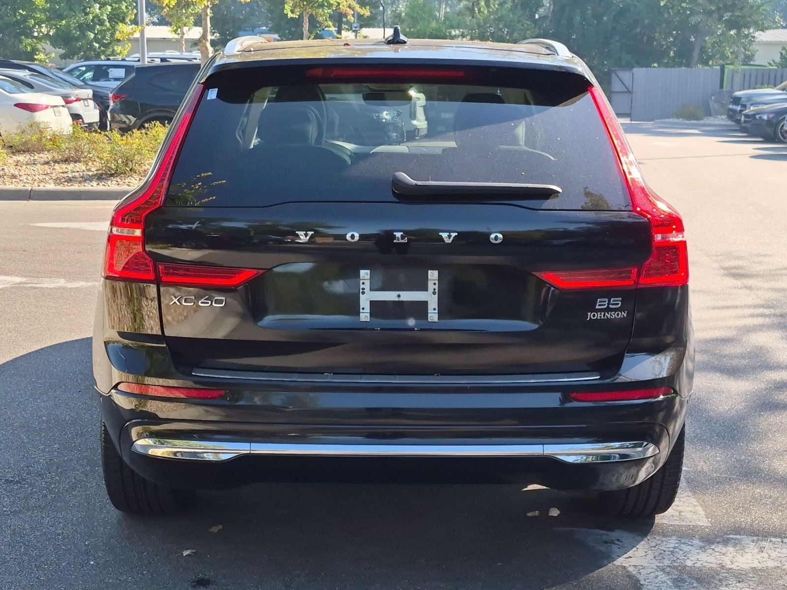 Used 2022 Volvo XC60 B5 Inscription w/ Advanced Package FWD image 4