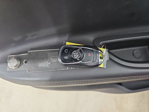 Used 2022 Buick Encore Preferred w/ Safety Package AWD/4WD image 39