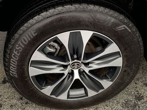 Certified 2025 Toyota Highlander XLE AWD/4WD image 36