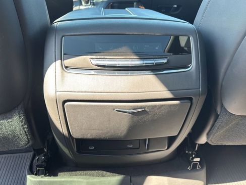 Used 2022 Cadillac Escalade Premium Luxury image 15