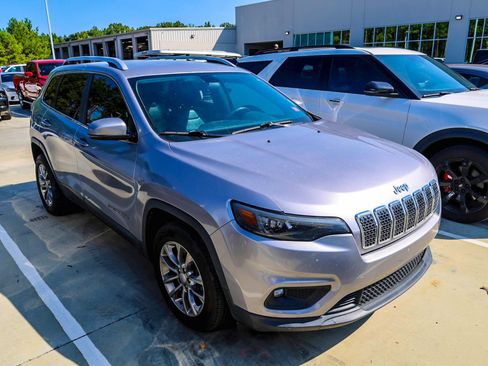 Used 2020 Jeep Cherokee Latitude Plus FWD image 2