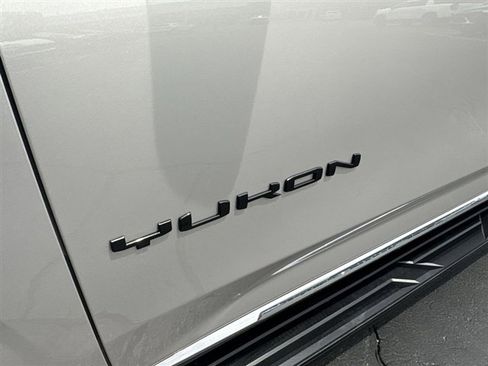 Used 2023 GMC Yukon XL SLT AWD/4WD image 33