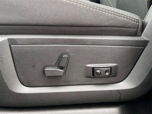 Used 2024 RAM 2500 Big Horn w/ Safety Group image 28