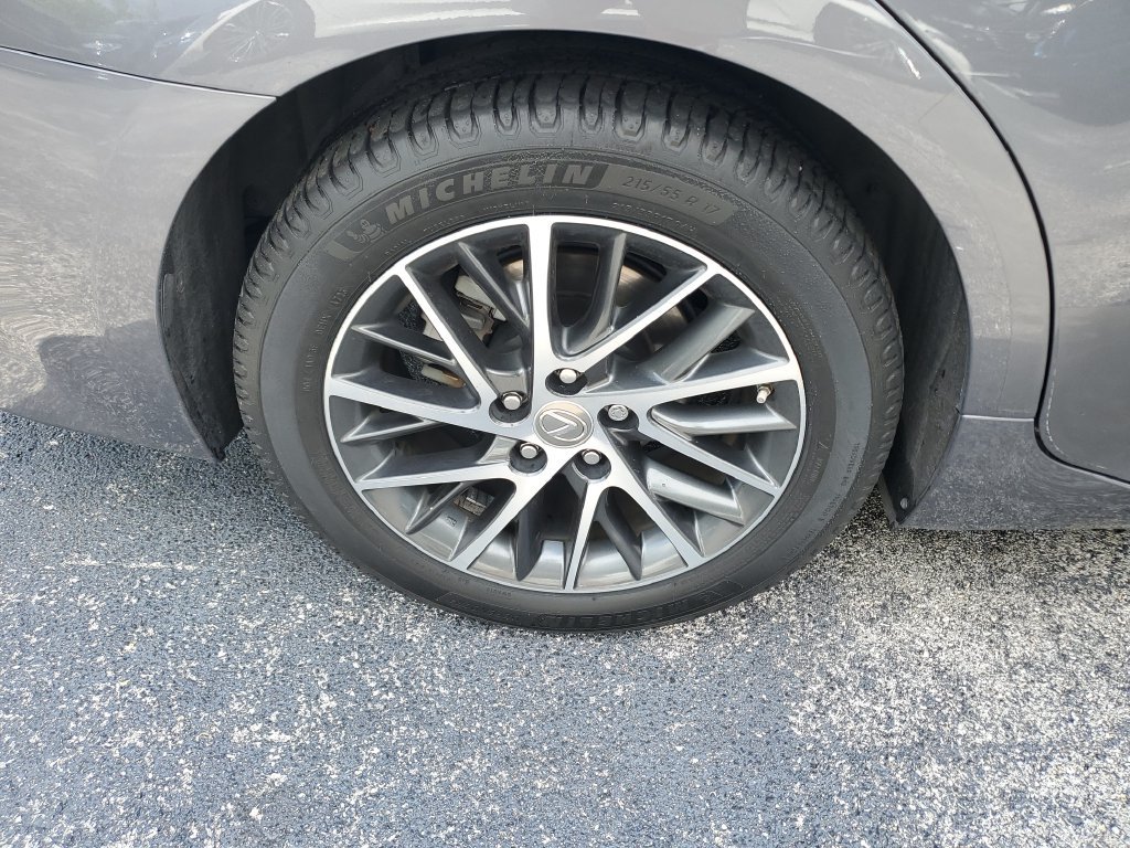 Used 2017 Lexus ES 350 w/ Luxury Package FWD image 7