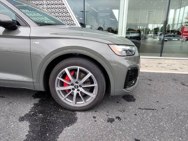 Used 2024 Audi Q5 e Premium Plus w/ Premium Plus Package AWD/4WD image 2