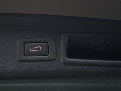 Used 2017 Subaru Forester 2.5i Touring AWD/4WD image 18