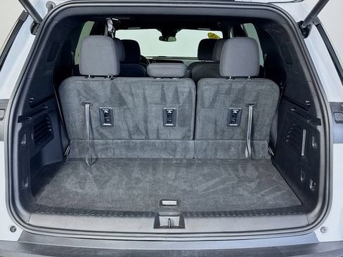 Used 2024 Chevrolet Traverse LT FWD image 26