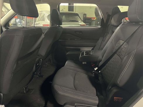 Certified 2025 Nissan Pathfinder SV image 8