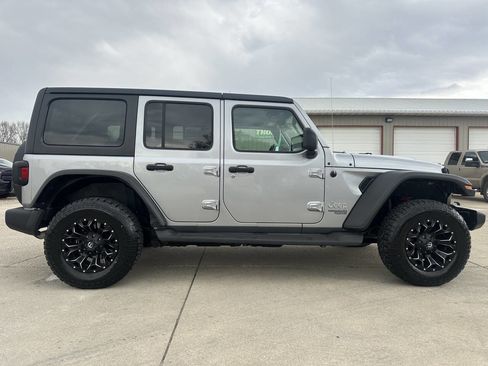 Used 2018 Jeep Wrangler Unlimited Sport S AWD/4WD image 2