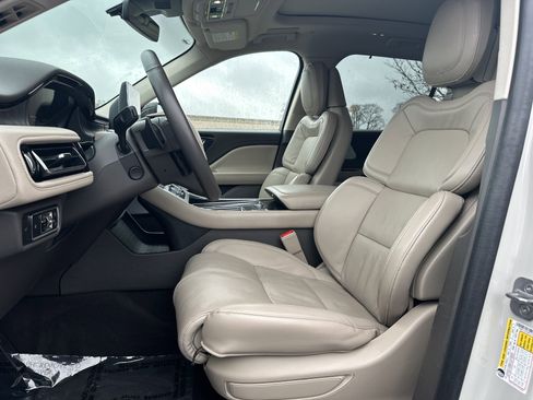 Used 2024 Lincoln Aviator Reserve w/ Equipment Group 201A image 16