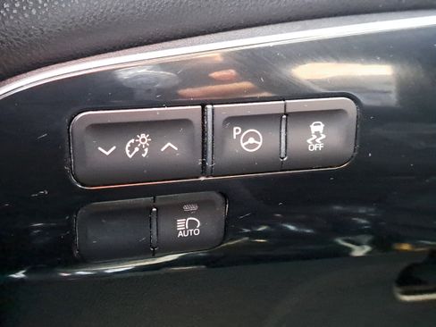 Used 2017 Toyota Prius Two image 29