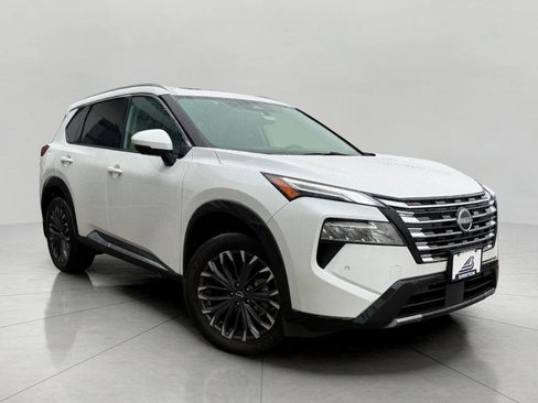 Used 2025 Nissan Rogue Platinum image 1