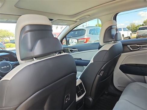 Used 2024 Kia Sportage EX w/ EX Premium Package image 11