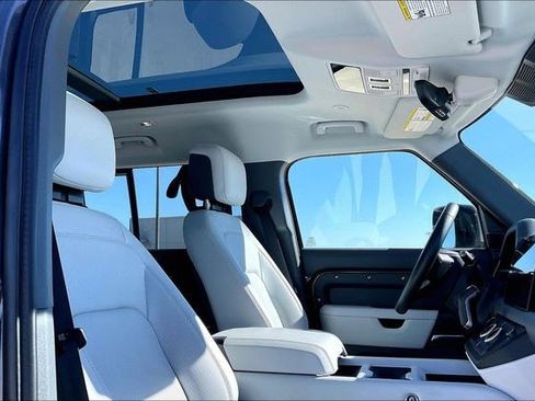 Used 2025 Land Rover Defender 110 S image 27