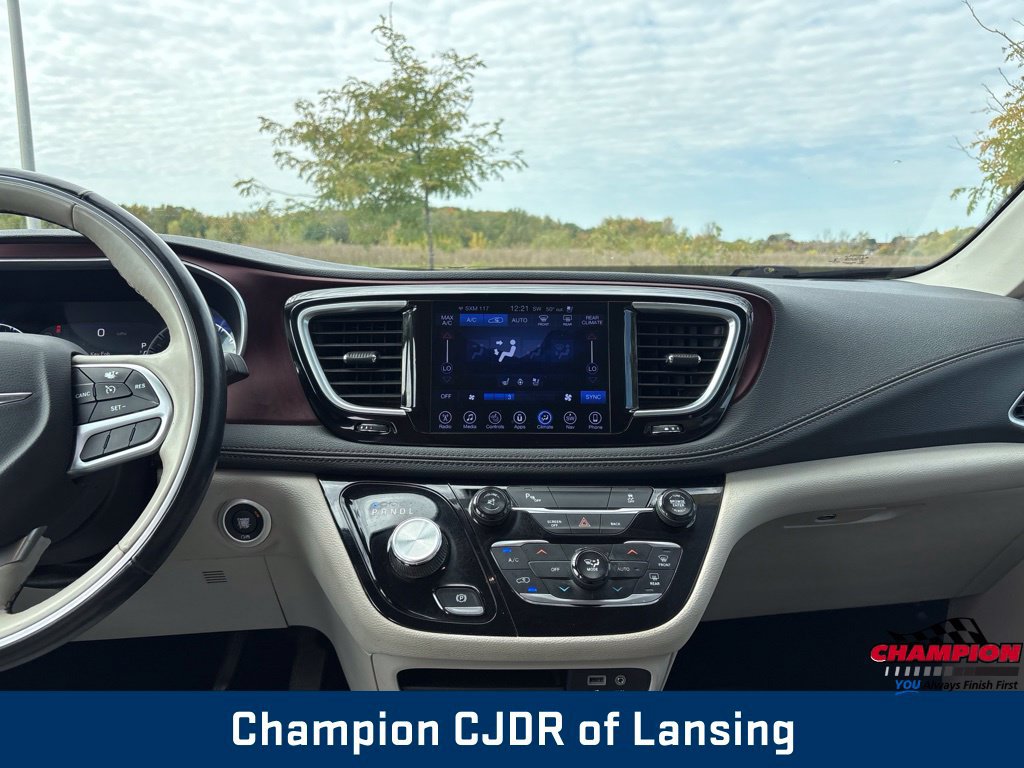 Used 2017 Chrysler Pacifica Limited FWD image 3