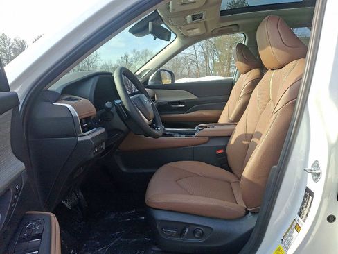 New 2026 Toyota Grand Highlander Platinum image 14