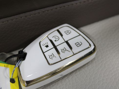 Used 2022 GMC Yukon XL Denali w/ Advanced Technology Package image 28