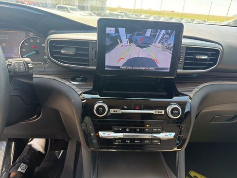 Used 2023 Ford Explorer Limited image 12