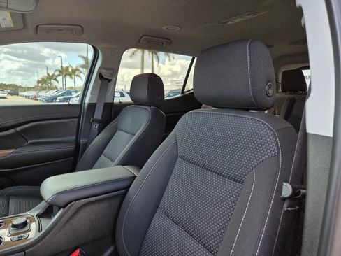 Used 2023 GMC Acadia SLE w/ Driver Convenience Package image 24