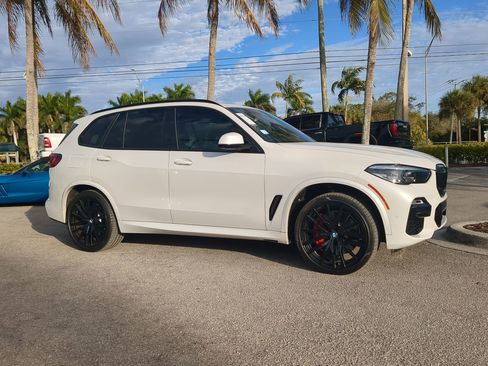 Used 2021 BMW X5 M50i w/ Premium Package image 2