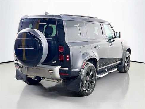 Used 2023 Land Rover Defender 110 X-Dynamic SE image 5