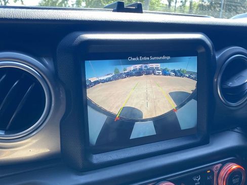 Used 2021 Jeep Wrangler Unlimited Sahara AWD/4WD image 21