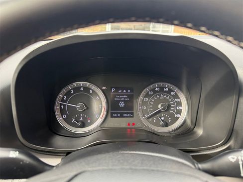 Used 2022 Hyundai Venue SEL image 16