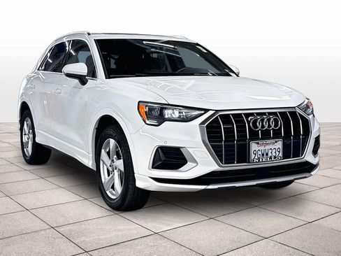 Used 2020 Audi Q3 2.0T Premium w/ Convenience Package AWD/4WD image 2